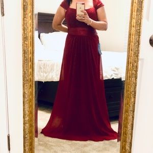 Long Burgundy gown cap sleeve NWT ruched bust